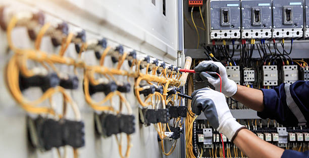 Professional Electrician technician working in Independence, OR